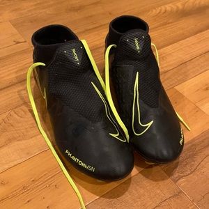 Nike Phantom Soccer Cleats